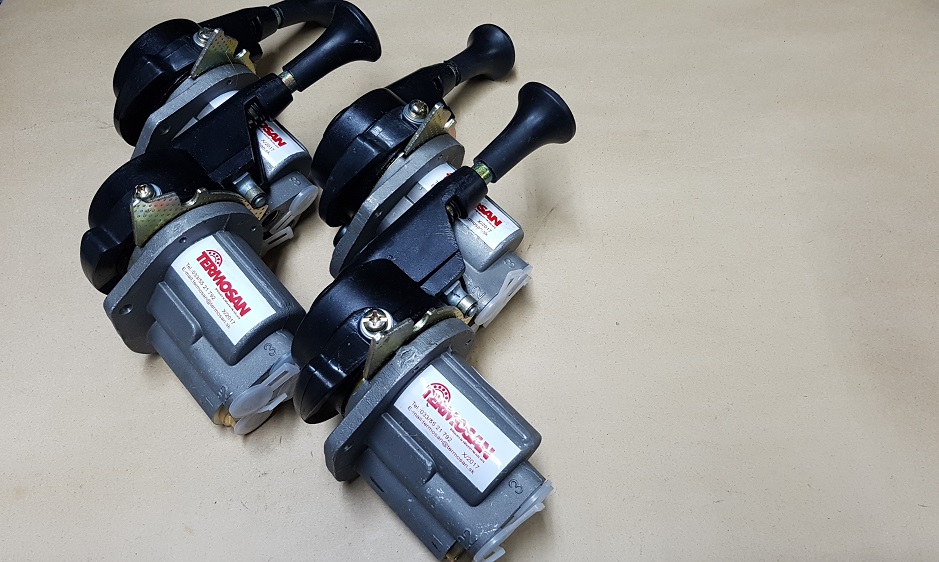 Ručný brzdový ventil 4-vývodový T-815 (nový 50)