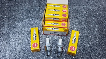 Zapaľovacia sviečka NGK3922 ( BR6HS )