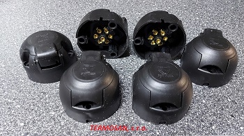 Zásuvka 12V 7- pólová plast